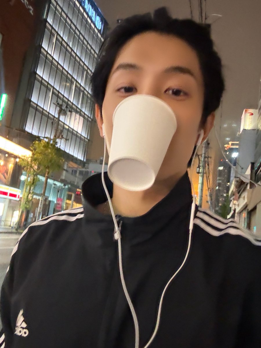 at_ALL_H_OURS's tweet photo. [#건호]
夜のお散歩 

#ALL_H_OURS #올아워즈
#KUNHO #건호 https://t.co/Sv24H0RNMG