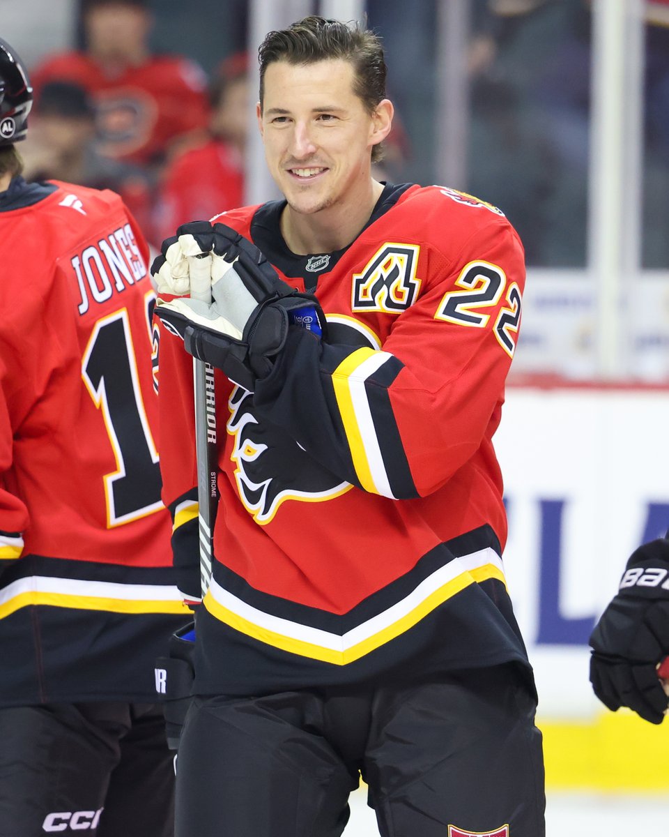 NHLFlames's tweet photo. THESE JERSEYS! https://t.co/ofEcgDr2j9