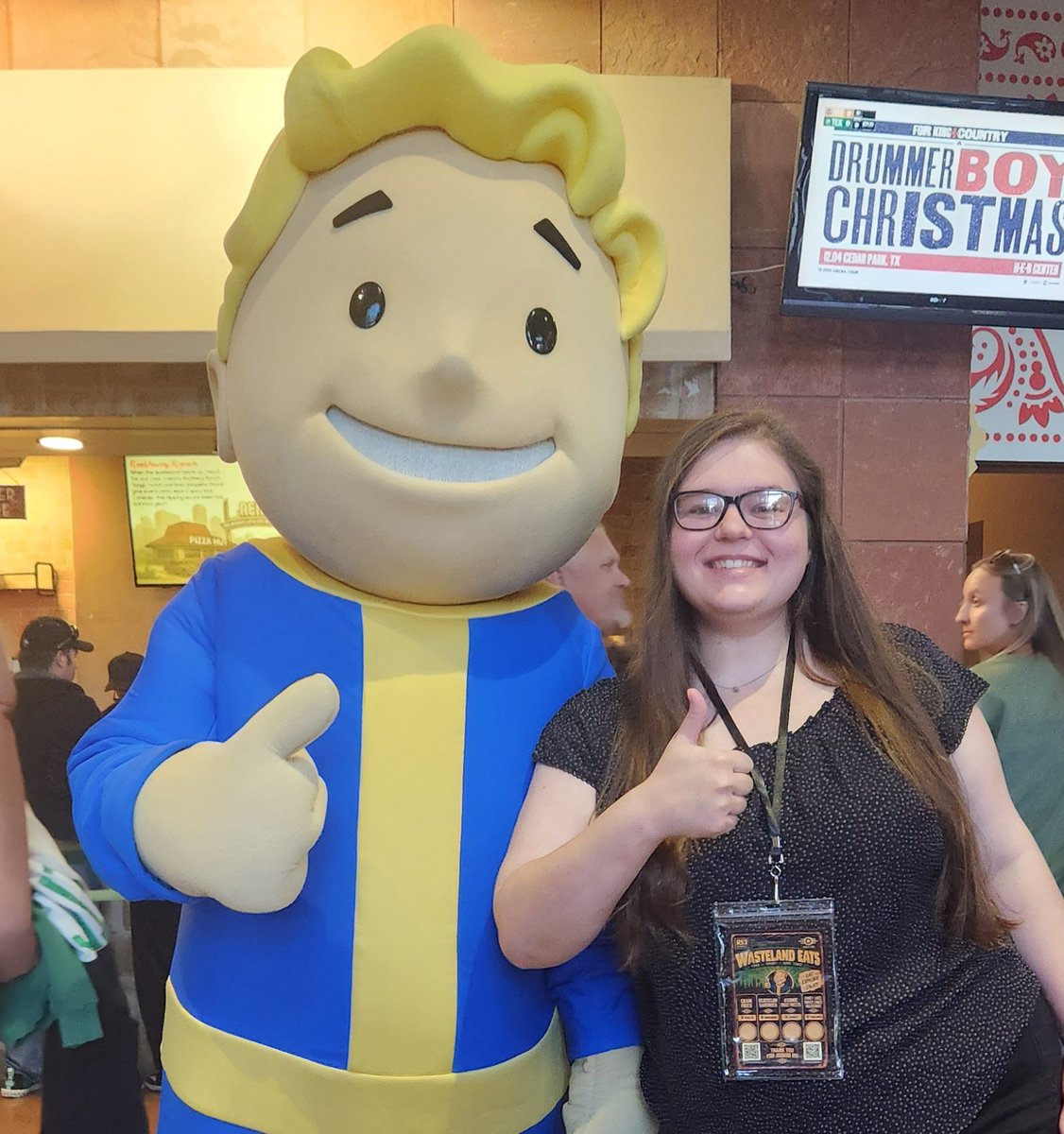TheMissAtomic's tweet photo. Texas Stars Fallout Night! 🏒💙💛 

Having a blast, thank you for the invite and providing tickets! @bethesda &amp; @TexasStars https://t.co/4YRRf843Pc