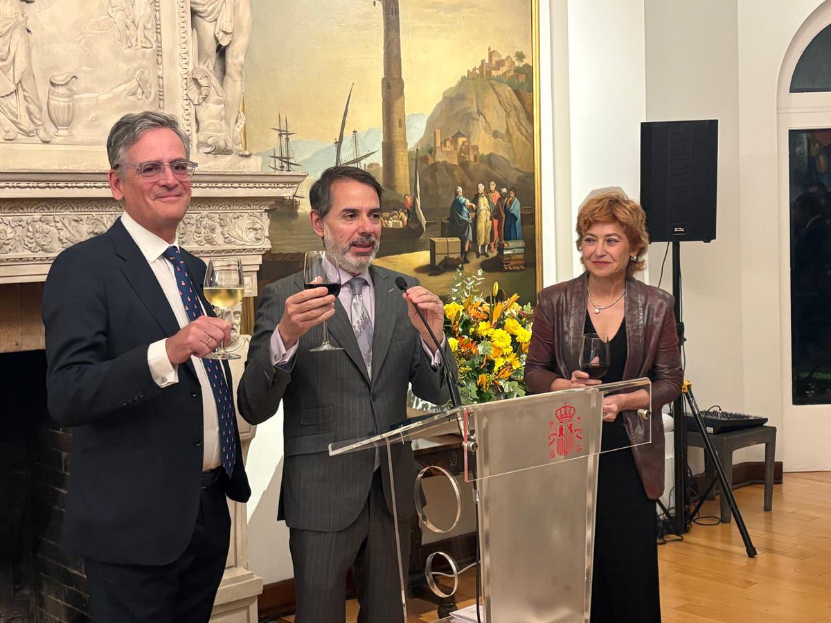 EmbEspMex's tweet photo. Antonio Basagoiti es un alto directivo español vinculado al sector bancario y presidió durante ocho años la @camescommx. También encabezó la #FederacióndeCámarasEspañolasdeComercioenAmérica (FECECA) entre 2022 y 2024, tras una destacada  trayectoria política. 🙌🌎 https://t.co/53NNjMvOij