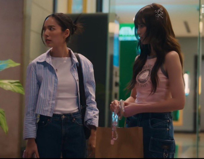 jay_joyjayy's tweet photo. Why is no one talking about how she pulled up at the right time and what was she doing at WAN’s house 
MR FANBOY CHAPTER 9
#MrFanboyEP9 https://t.co/mi27QHz5hR