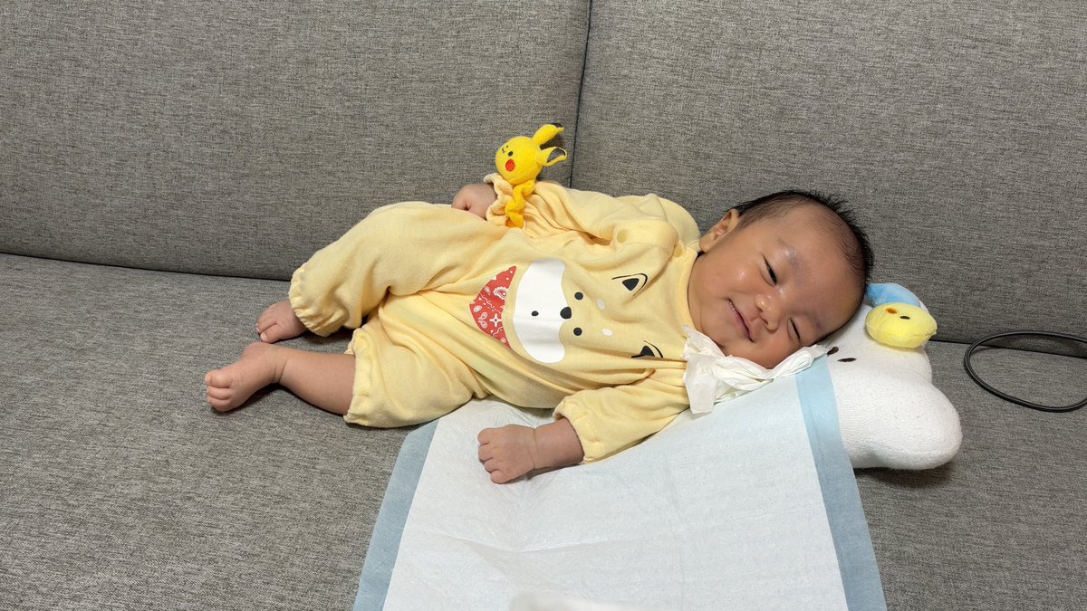 masya2nd's tweet photo. 連続ミルク吐き犯の微笑👶 https://t.co/xM6wsNP2c4