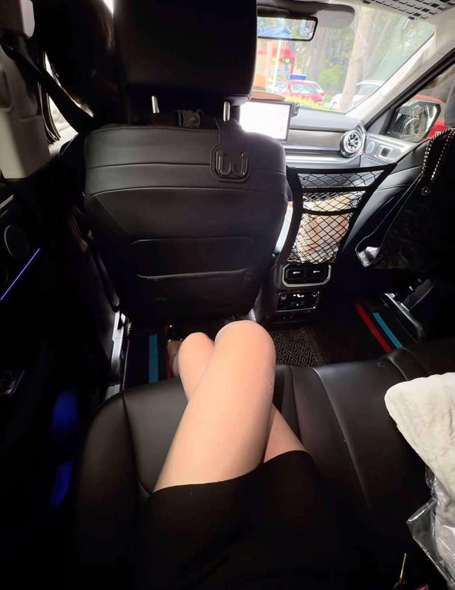Maya_Sprattt80's tweet photo. 不要问了，周末还能干啥？
一个没有老公和孩子的女人，反正回到家也是一个人孤苦伶仃的，有男人约还能不去吗？
40岁了，没有了20岁时的骄傲资本，约一次算一次吧！ https://t.co/Z2VFNgsfug