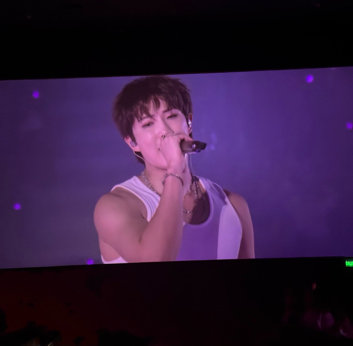layoverale's tweet photo. namjoon me re puedes https://t.co/qeUWAtwIZT