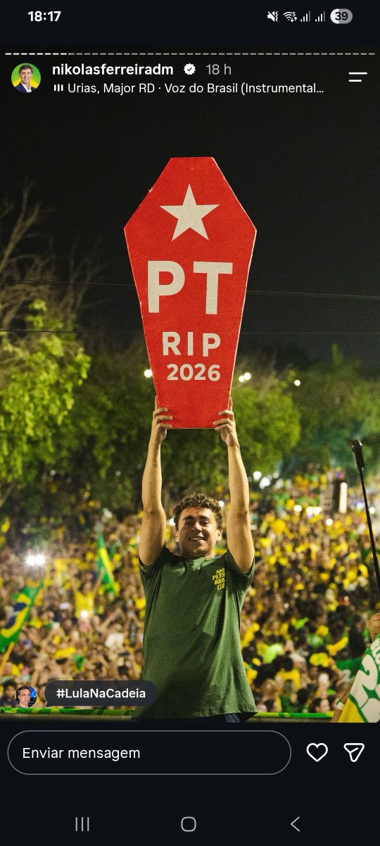 PietroCado's tweet photo. @WdiegoRosa Nem que seja nadando! É o enterro do PT! https://t.co/dhNOoWad0O