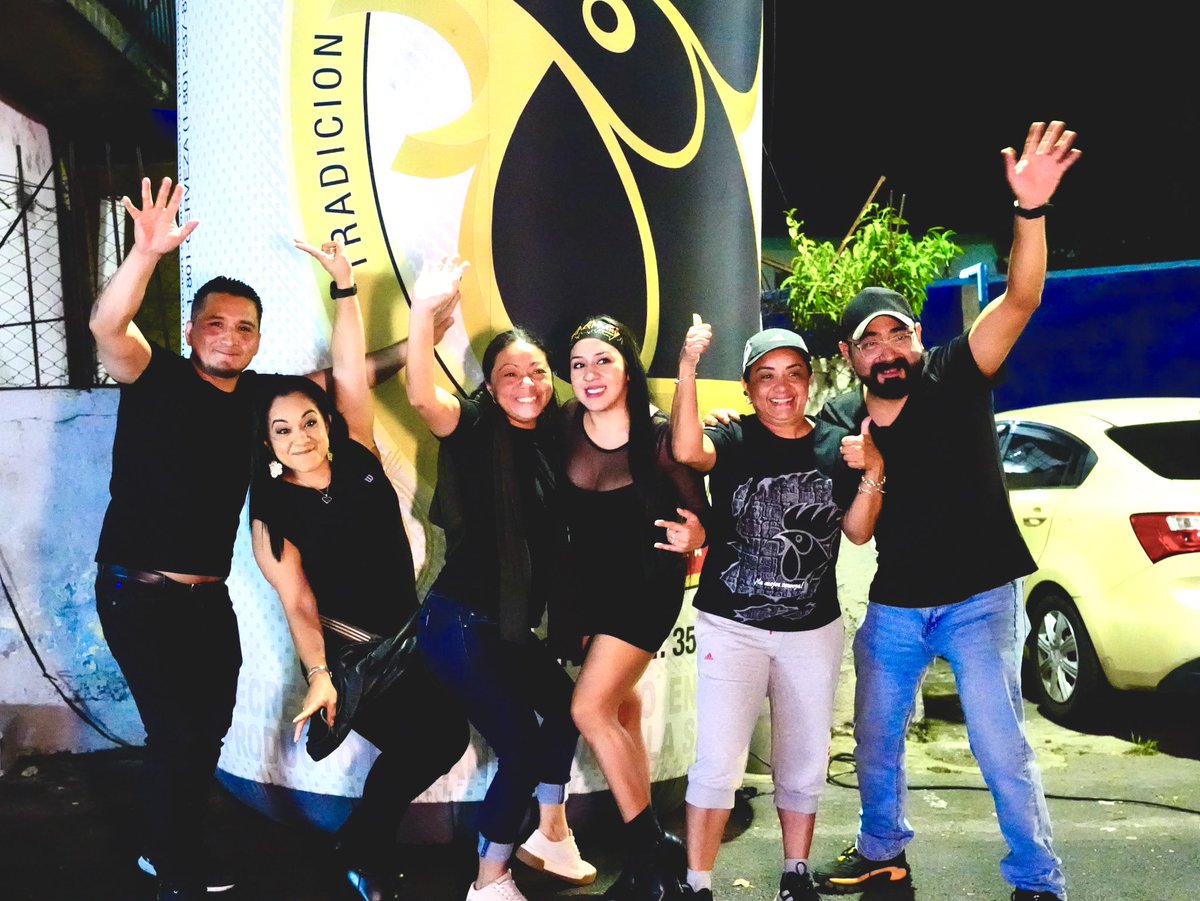 FUERZARMADASV's tweet photo. Mantenemos un dispositivo de seguridad junto a la @PNCSV en los alrededores del Estadio Cuscatlán, donde se presenta la banda británica Def Leppard.

#PlanControlTerritorial https://t.co/VSxTotzsXn