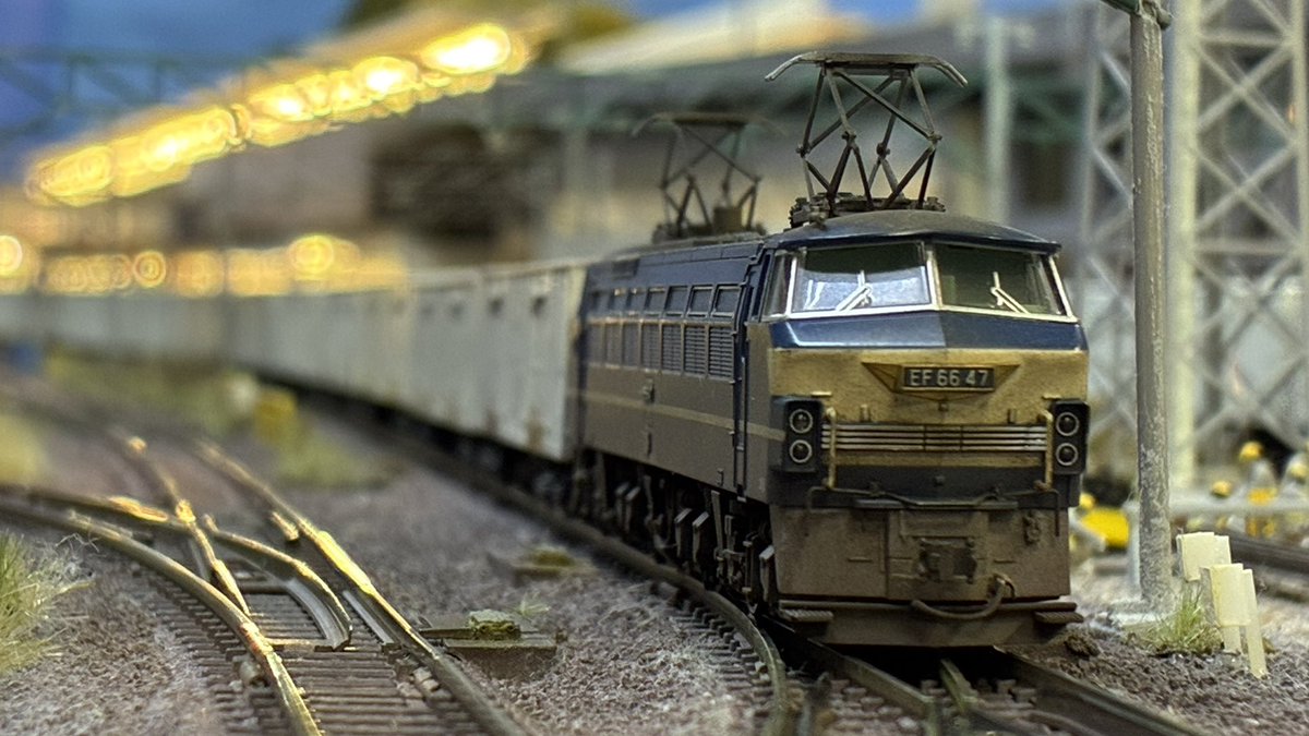 Re_Color_train's tweet photo. 【東京・本店4階】昨日ご来店のお客様①

EF66牽引 レサ10000系とびうお・ぎんりん貨物列車

※ 3,4番線使用

#リカラー #Re_Color #鉄道模型 #ｎゲージ  #レンタルレイアウト https://t.co/Uq4xGItat2