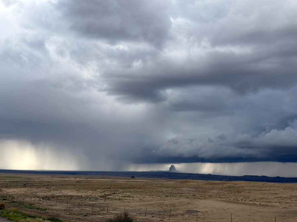 ghostowlredux's tweet photo. Look, even if it sucks for other reasons, there is something striking about Southwestern skies: https://t.co/Hn4inJrlv3