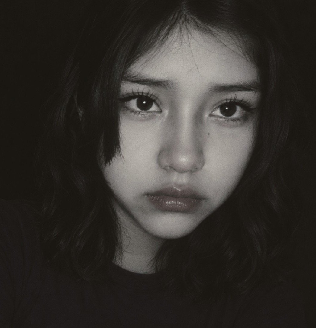 Meowshiiu's tweet photo. ʚBusco mutis!!ɞ

Name: Ashley
Age: 17
Zodiac sign: acuario
Status: Soltera. 
Fav color: Azul, blanco y morado. 
Grupo fav: Enhypen, Blackpink, Twice, Ateez, Illit, TXT, BTS, +KATSEYE.

Interactúen conmigo, soy muy activa, poco a poco agarró confianza les prometo https://t.co/bfVbxud3G7