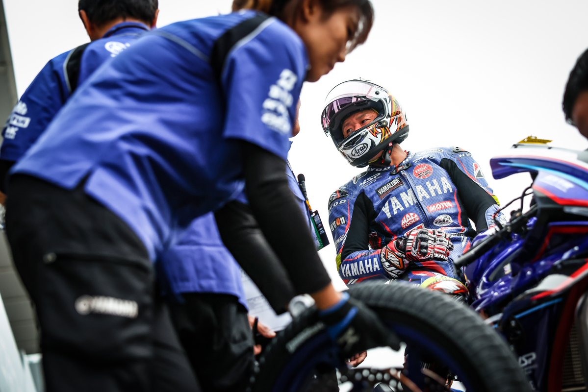 yamaha_race's tweet photo. 🇯🇵━━━━━━━
#全日本ロードレース
Rd.7 鈴鹿最終戦
━━━━━━━🏁

🔵#JSB1000 ウォームアップ
中須賀選手がウエット路面でトップタイム。
レース1に続き、JSB1000での95勝目を目指します。

ラストラン 決勝レース2は13:40～
ライブ配信📺
https://t.co/b0gOXWbQQS
#YamahaFactoryRacing #YZFR1 #R1 #YAMAHA
#中須賀ラストイヤー