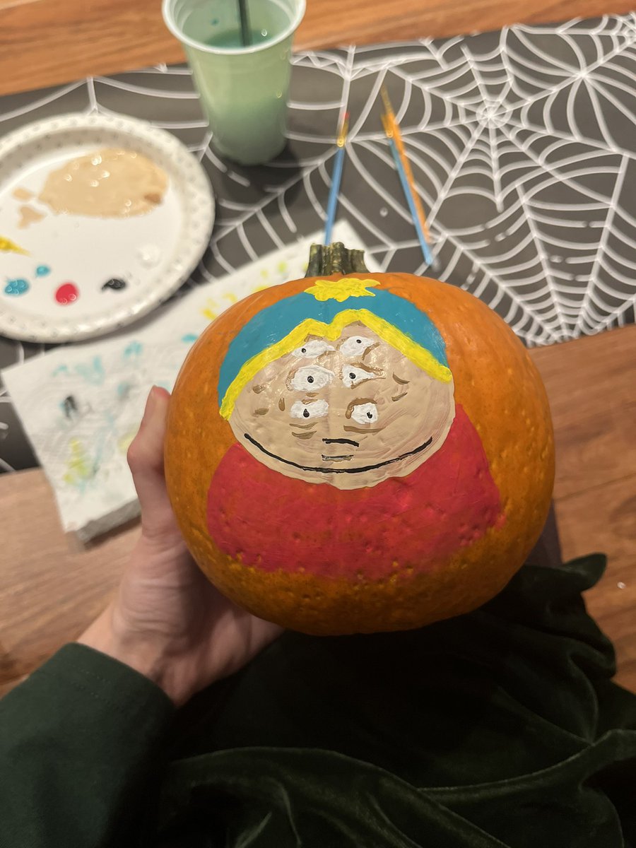 EarnestEcho's tweet photo. Really proud of the pumpkin i painted https://t.co/K888HJl6L0