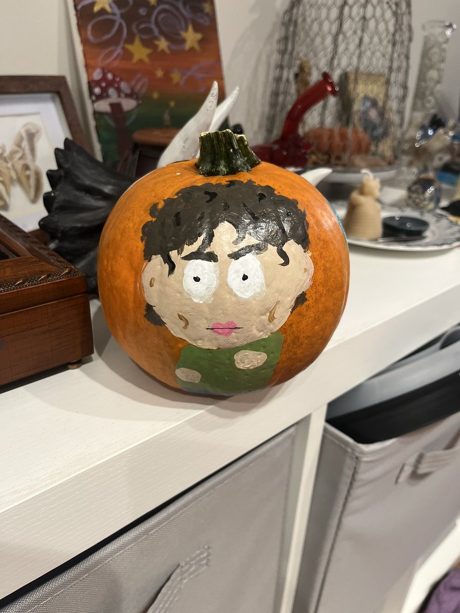 EarnestEcho's tweet photo. Really proud of the pumpkin i painted https://t.co/K888HJl6L0