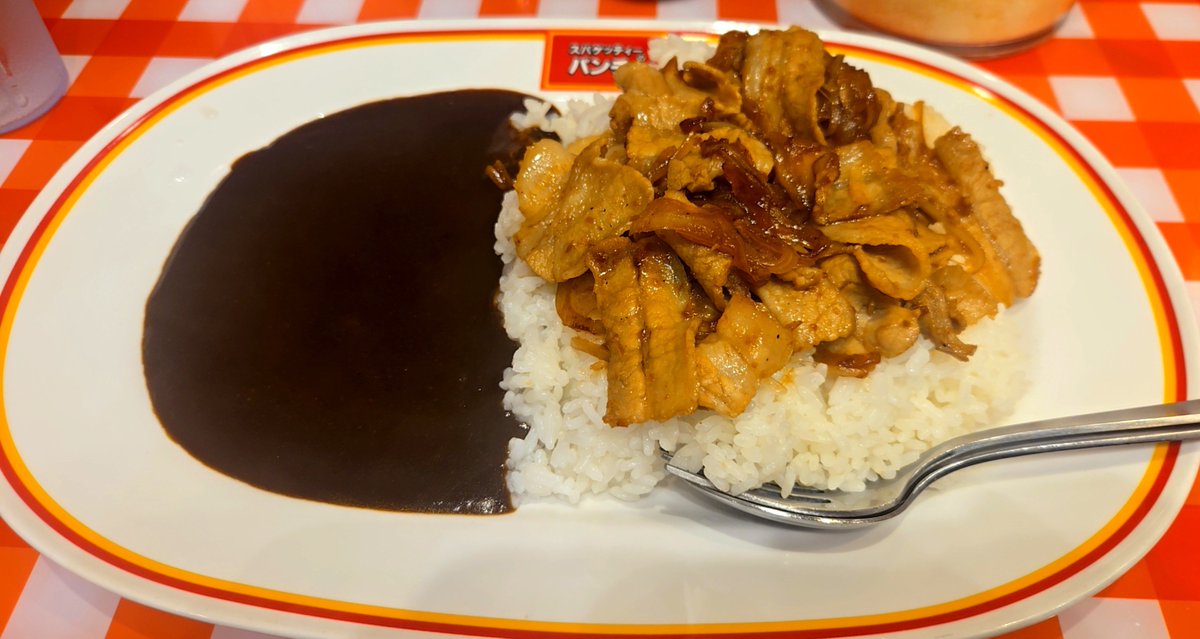 mancha535's tweet photo. パンチョで初めて生姜焼きカレーを食べてみた🍛当たり前だけど、あ��までもナポリタンの店なので、至ってノーマルなカレールーで量も少なめ。これでメガサイズなのですが、カレーというよりは生姜焼き丼に、カレーソースが付いてくる感じでした😃 https://t.co/FsPZbo1tAa