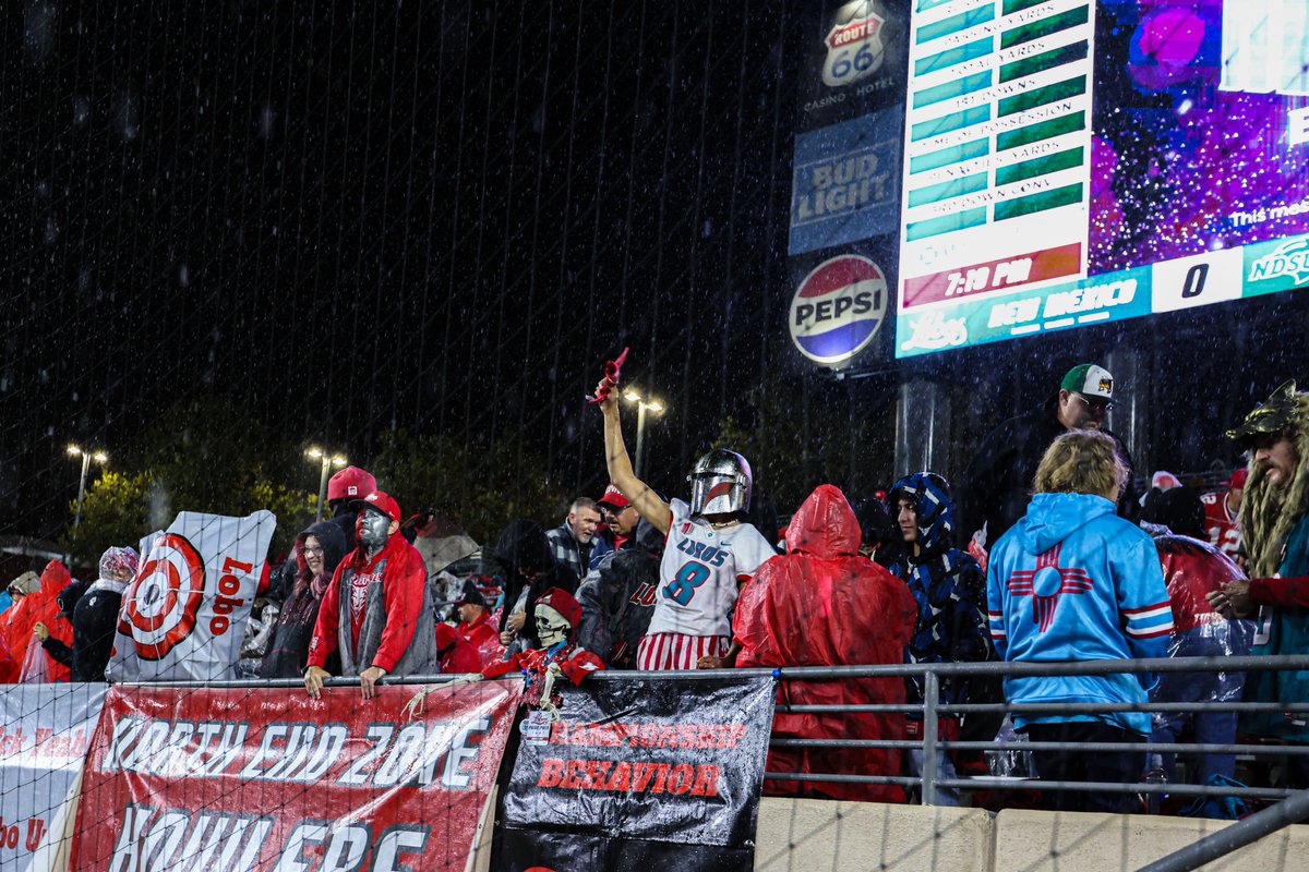 UNMLOBOS's tweet photo. The 505 doesn't go home that easy. https://t.co/E1bBXd0G5l
