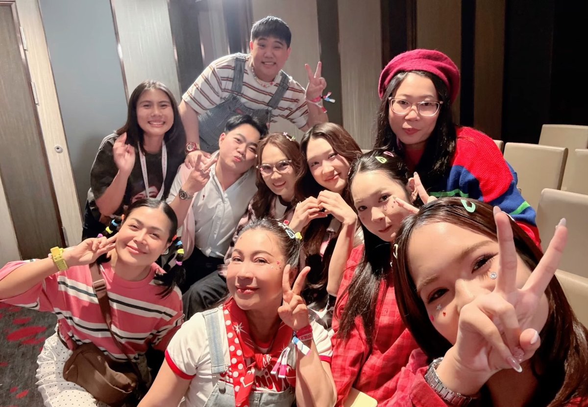 ncvhit's tweet photo. @khishirsag85114 @wannisa_opor Beautiful Family!! 🥺🥺👏🏻👏🏻 https://t.co/FrROqGsHev
