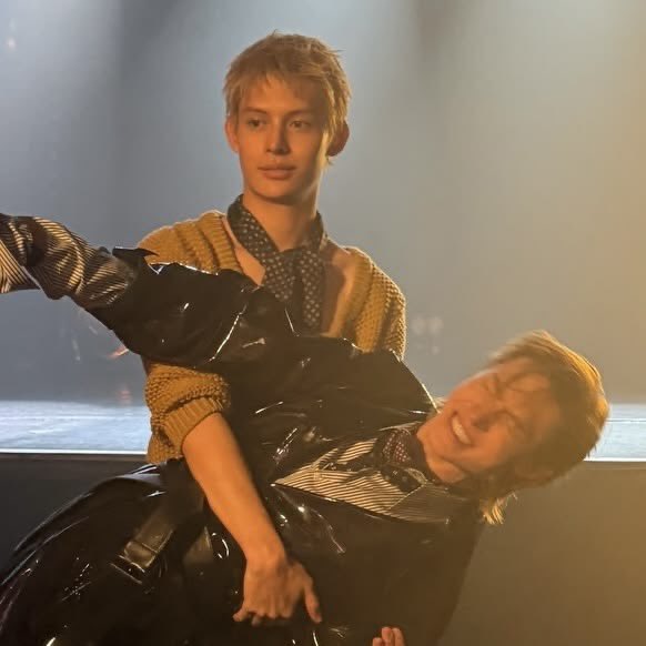 woojjelly's tweet photo. his face might look indifferent the whole time but james actually indulges martin quite a bit https://t.co/FCgivIvxgM