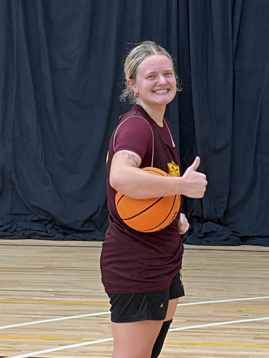 CoachTimGrove's tweet photo. Family Day for @CougsWBB today. Our favorite non game day of the season. Blessed with such great people/families in our basketball program! Looking forward to a fun season with this group. https://t.co/sYLqdPKjS7
