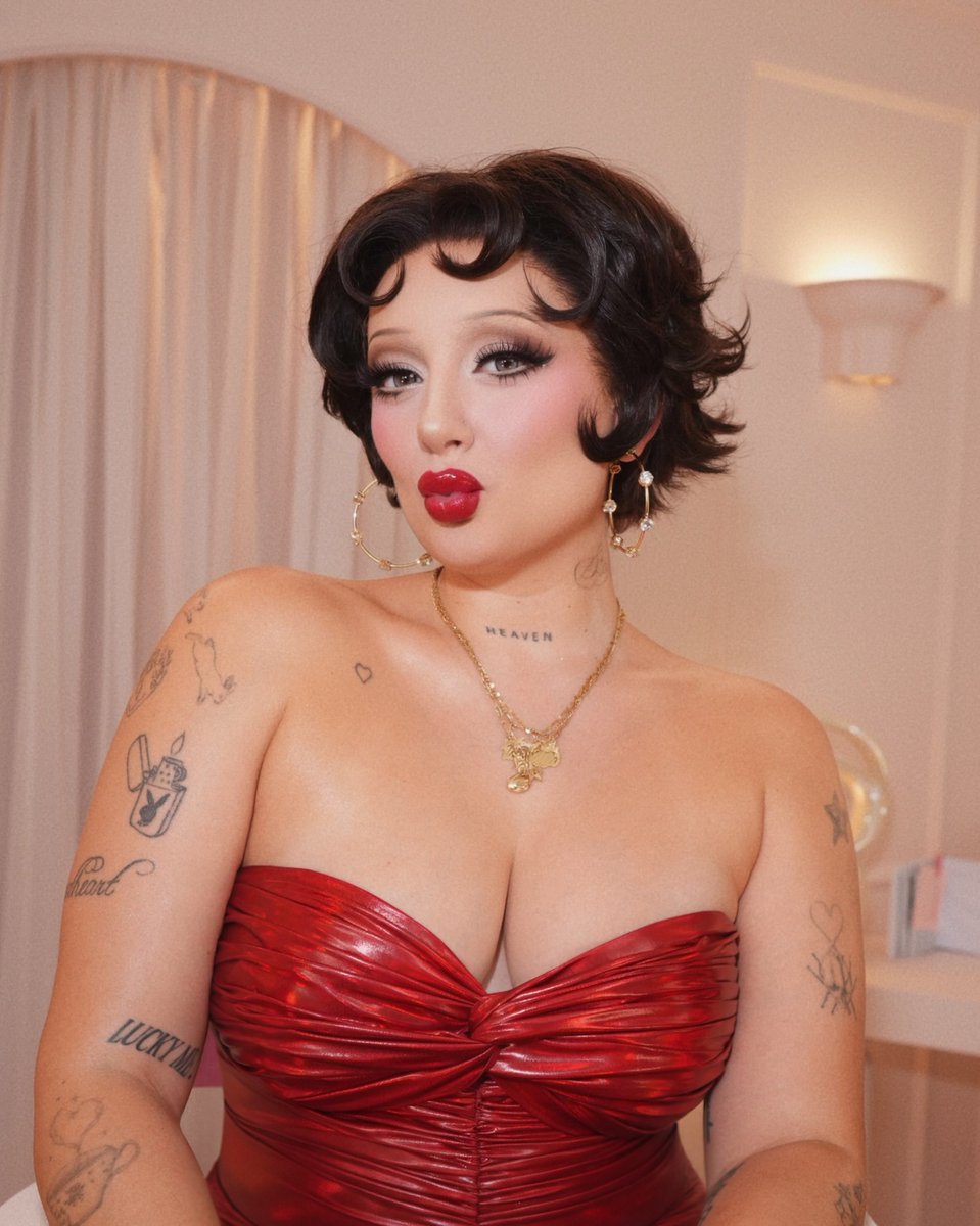 iceman_bob's tweet photo. Hello??! Vanillamace as Betty boop! https://t.co/1c0mX5Jvuo