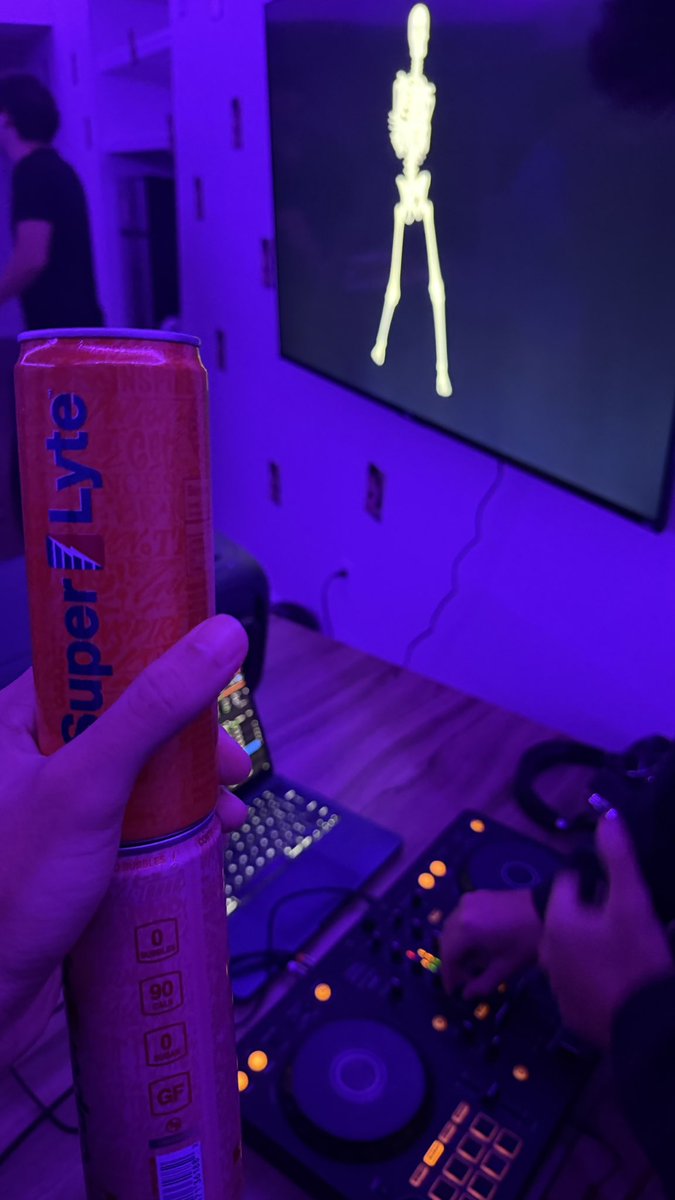 bensongumballll's tweet photo. Yo I’m behind the DJ #vip https://t.co/q6fX70Kh5T
