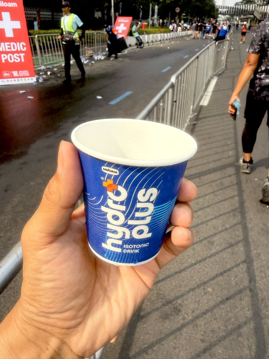 onlyramdan's tweet photo. Lari kesiangan tapi malah jadi sepi jalur “CFD pinggiran” basian JRF, dikasih free isotonik lagi 🥶

I BURN CALORIES, NOT FORESTS https://t.co/1Jo1cH4ccj