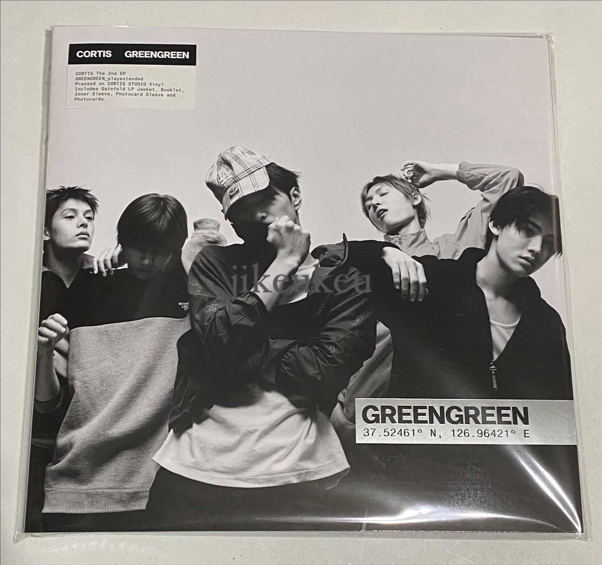 jikeukart's tweet photo. wts lfb | #jikeukart

𝜗ৎ cortis greengreen_playextended vinyl &amp; pcs 

⤷ james pc set - 550 pesos 
⤷ unsealed vinyl set - 1,400 pesos

take all - 1,850 pesos (free pf)

𑣲 mop: gcash | payo / 50% dp + rembal once received
𑣲 mod: j&amp;t express

t. cortis james unsealed vinyl pc https://t.co/5zaNonxcY5