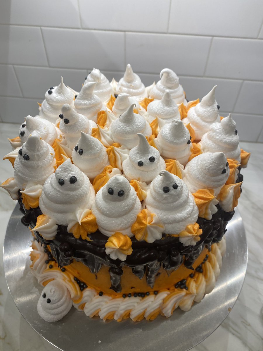 Andie00471's tweet photo. BOO! If you’re following the Halloween cake saga, she’s all done!!! I am so happy with the result! Also I never want to see orange icing again! 😂 https://t.co/mfePZ23gab