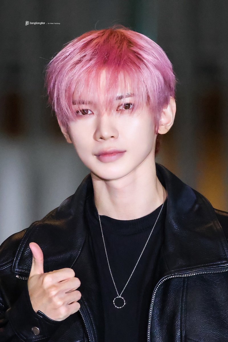 SangSangBar615's tweet photo. 261024 출국 HQ

#ATEEZ #에이티즈 #YEOSANG #강여상 #여상 https://t.co/E8w5xmKX8d