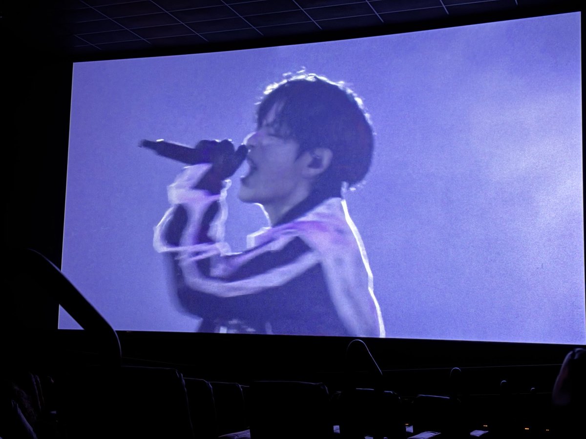 evcrow's tweet photo. Guys I’m so bad at taking photos/videos. I went to the live viewing. This was the best I could do. Btw, there were like 50+ of us there and it was so much fun! We were all singing and vibing to the music and a group of girls went to the back of the theater and were jumping 😆 https://t.co/YXffpzEFBv