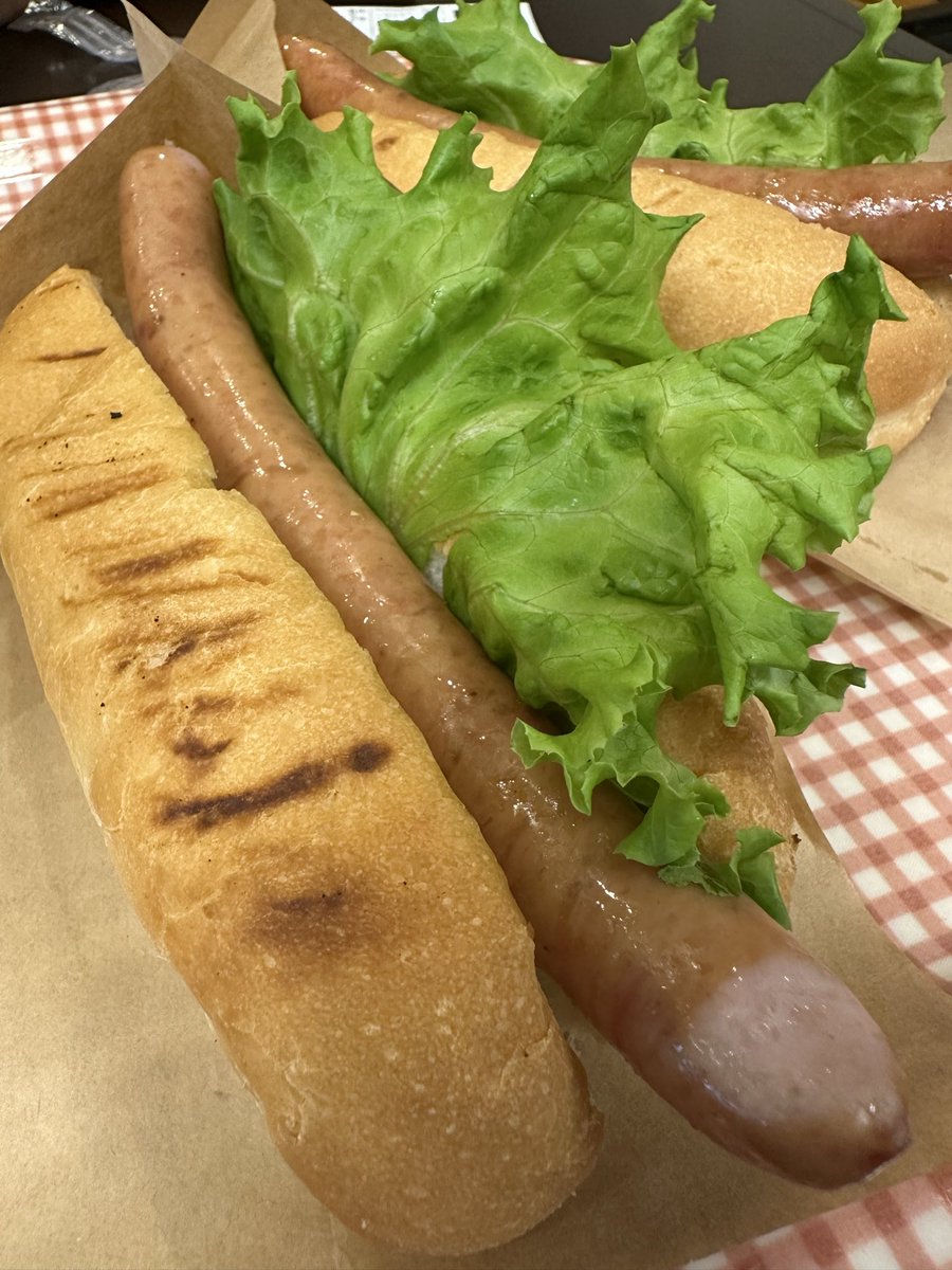 ghtwh273's tweet photo. 北海道函館市、レイモンハウス元町店。
レイモンドック（500円）、ジャーマンポテト（500円）、ノンアルビール（400円）。 https://t.co/4Cgdyb8EPx