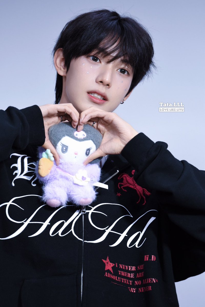 TataLLL_'s tweet photo. 261024 Hellolive 팬싸
🫶🏻✋🏻
#최립우 #플레어유 https://t.co/4on2RfhhYk