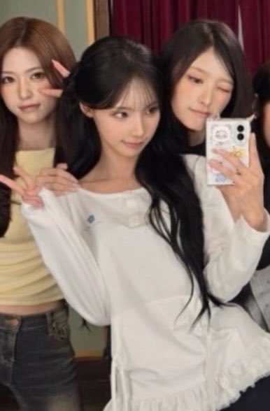 dyuunyam's tweet photo. 이 사진 눵어깨 한줌인거 잘 느껴져서 넘조음 https://t.co/NVxkpyUEr3