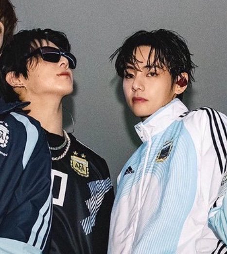 retaekoo's tweet photo. INSANE FACE CARD😜 https://t.co/DTmZqJCxt0