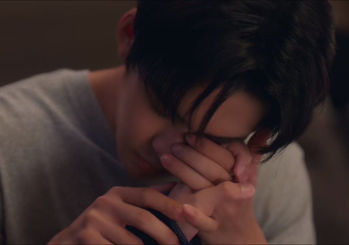 punchpadkai's tweet photo. มันรักของมันขนาดนี้อ่ะ มันไม่ยอมเลิกหรอก รักแบบถวายหัวเลยก็ว่าได้อ่ะ หอมมือนี่ไม่ธรรมดานะ โคตรจะรักลึกซึ้ง ทะนุถนอมสุดๆอ่ะ (😢)

MR FANBOY CHAPTER 9
#MrFanboyEP9 https://t.co/AsxYSONHNJ