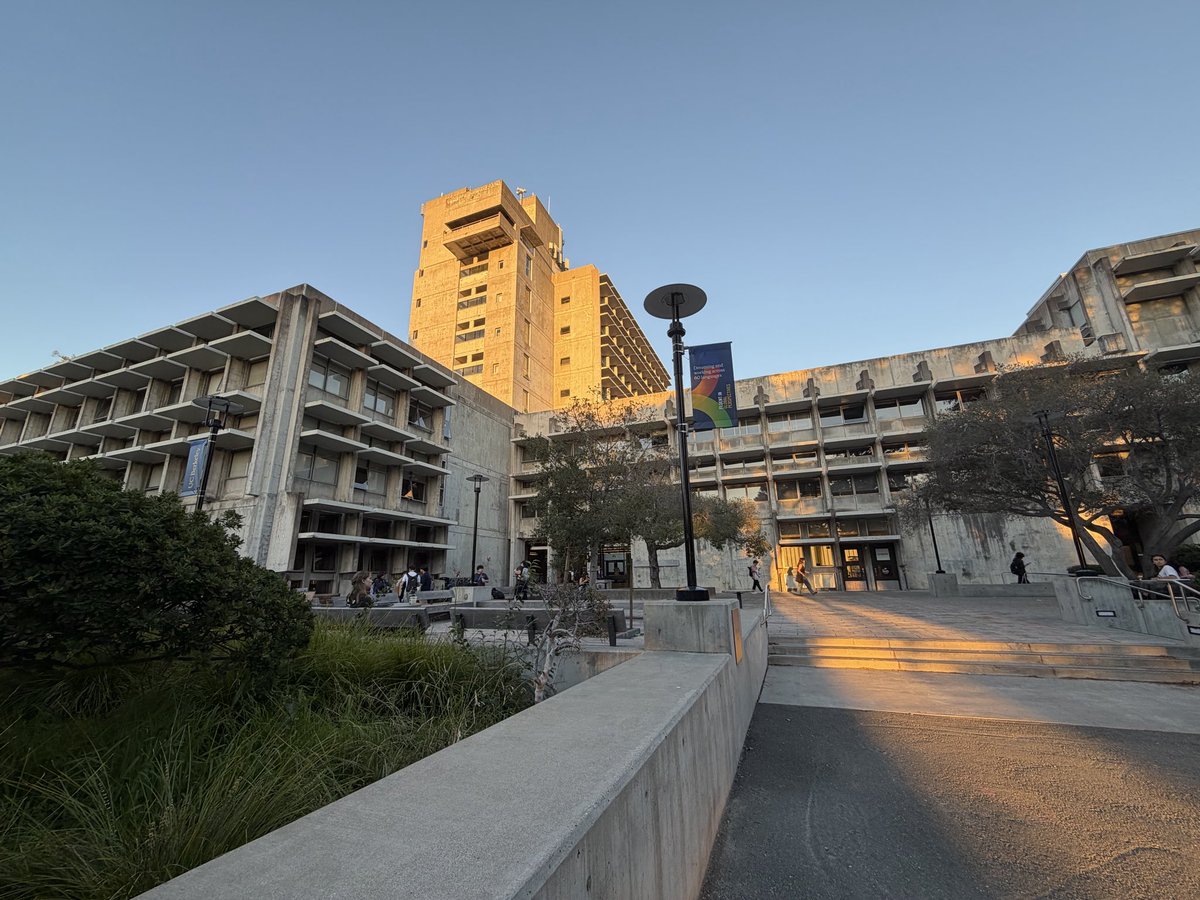 tectonically's tweet photo. @patrickc To be (un)fair you picked the Wurst framing - the back courtyard, in the shade and without the nine story tower and the brise soleils. I think the modernist/brutalist hate is missing the exploration of volume and form that’s a bit rote in all things classical. https://t.co/9c8MNRvx8w