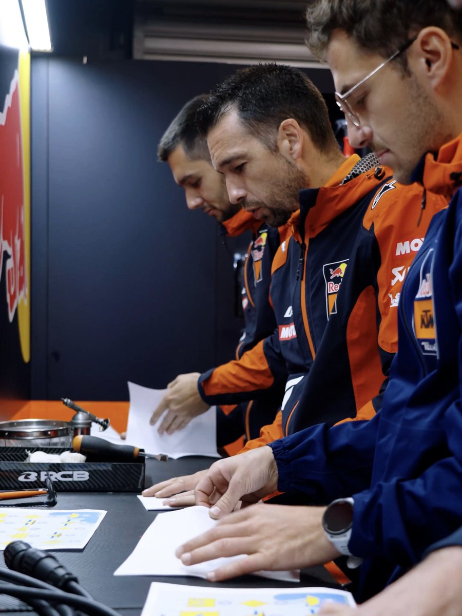 Tech3Racing's tweet photo. Some arts and crafts to fill the time ⛵️😅

#AustralianGP #MotoGP https://t.co/OoM7oRoH3B