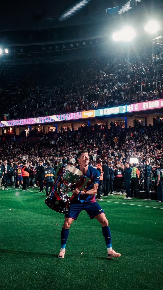 mrderby64's tweet photo. Lewandowski Wallpaper 4k
-
📥4k Version : https://t.co/cY32U4iHOc https://t.co/Gij90pmuQR