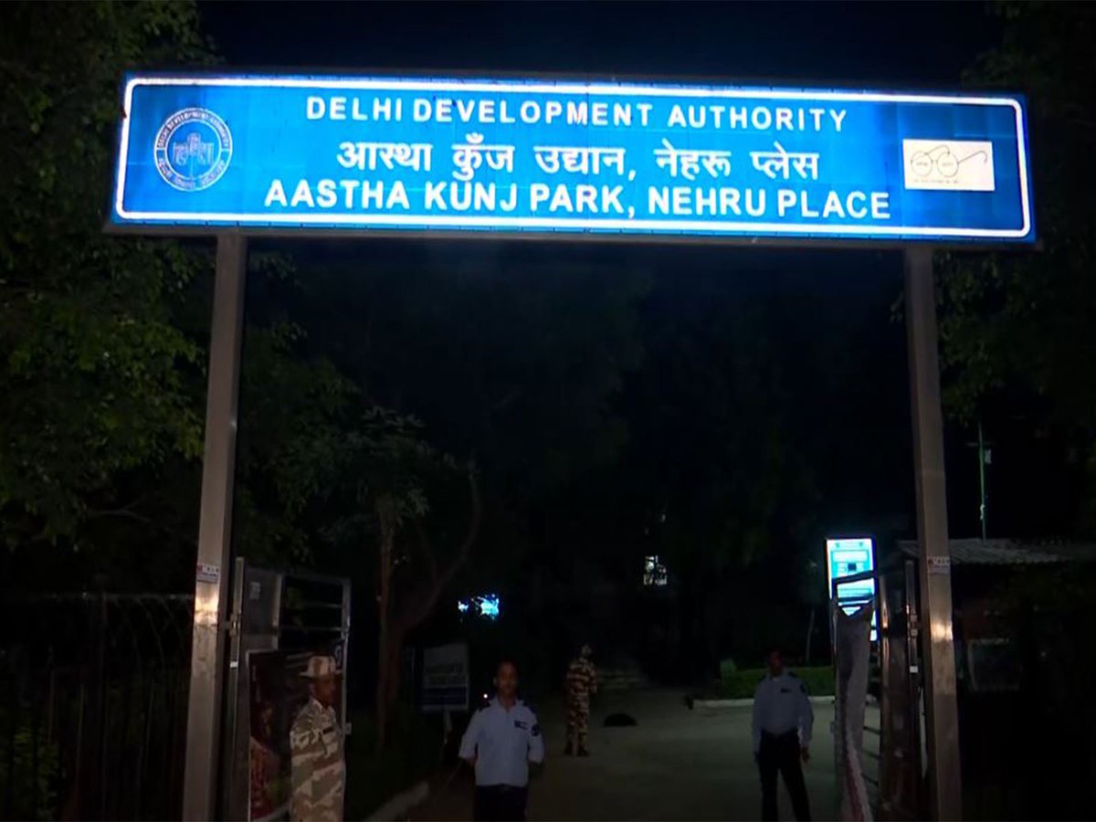 ani_digital's tweet photo. Delhi: DDA steps up security measures in Aastha Kunj Park after minor girl gang-rape case

Read @ANI story |
https://t.co/MXUX2x3sNa

#AasthaKunj #rape #POSCO #security #Dday99 https://t.co/NTIm2b6u5F