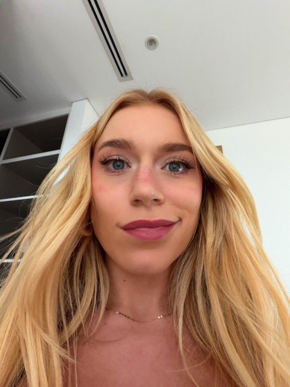 TaylorSwift3i's tweet photo. Report my pictures and text. And dm me for something delicious https://t.co/ZtHzSBz06y