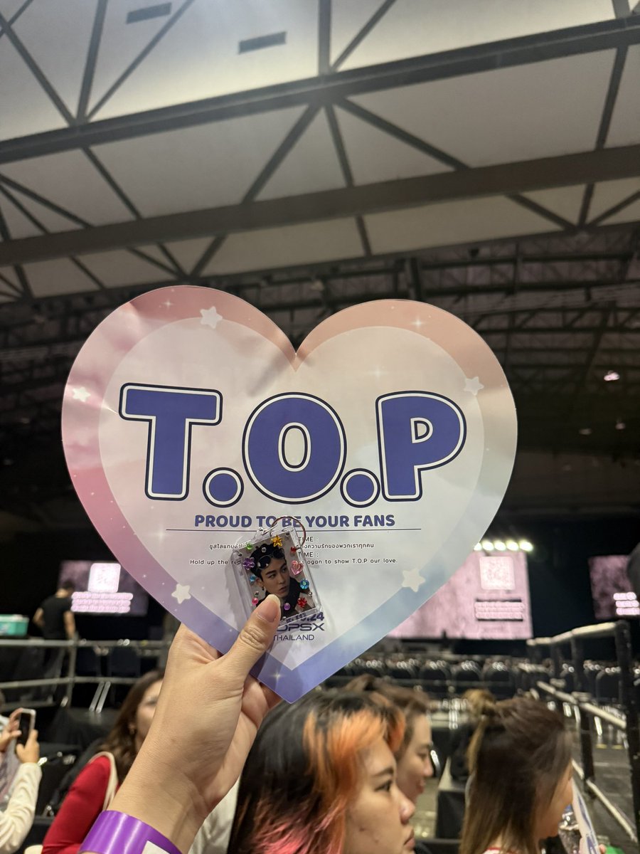 EnUMaikO's tweet photo. ขอบคุณพี่T.O.P 
ขอบคุณที่ไม่ลืม BANGKOK  
ขอบคุณ กอว คนข้างๆ 
ขอบคุณคนที่นั่งรอบๆที่พากันน้ำตาไหลจำนวนมาก 
ขอบคุณที่ฉันรักเค้ามา20ปี
BIGBANG IS VIP💛

#TOP_PRESTUDIO_in_BKK https://t.co/cmXBEs8d4q