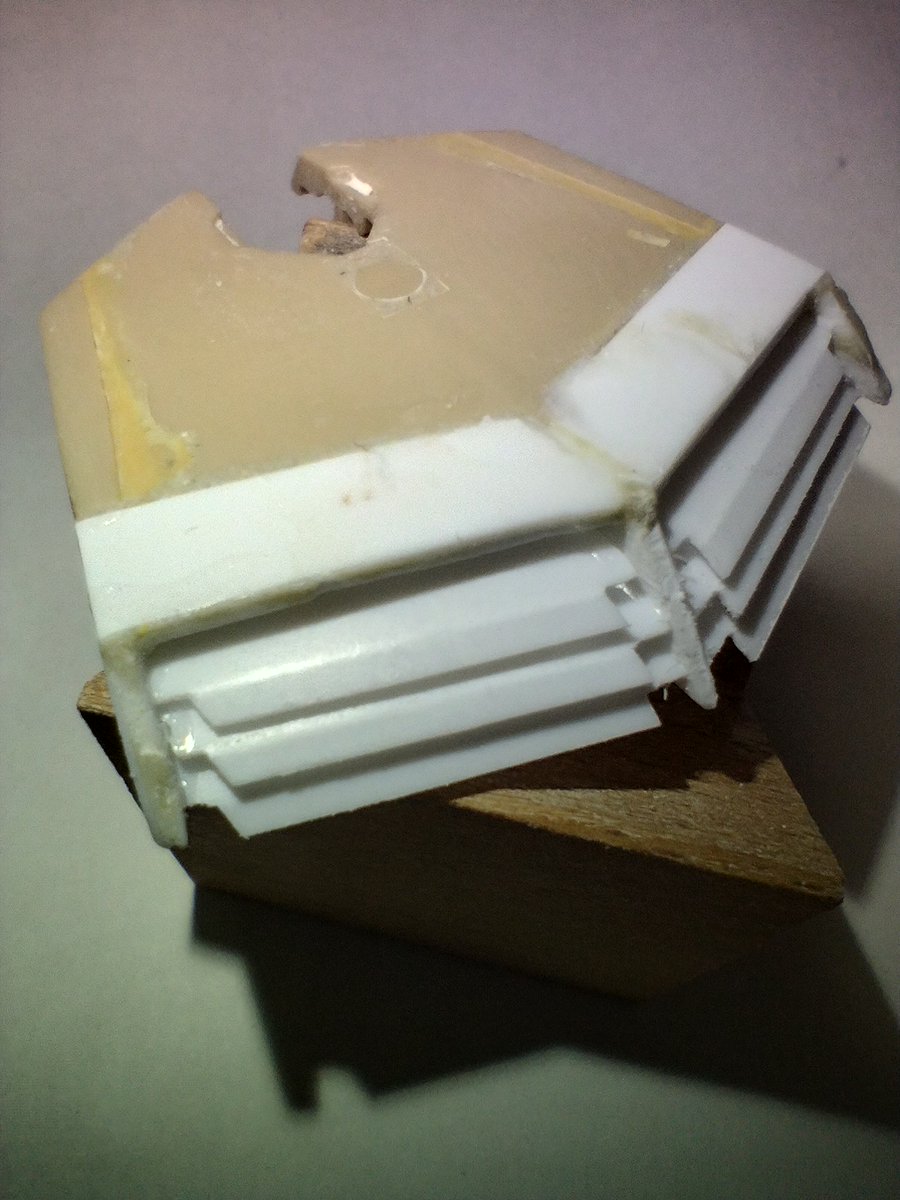 okoge_modeler's tweet photo. 10/23〜25の作業で、リアスカート周りが一段落しました！🛠️✨

前回の状態（引用元）からさらに手を加えて、ダクトの置き換え＆フィンの表情付けを作り込みました。

自画自賛ですが…めちゃくちゃカッコよく仕上がって大満足です…！！🔥

詳細はスレッドに続きます👇🧵

#ガンプラ #ガンダム #プラモデル #ガンプラ改造 #gunpla
