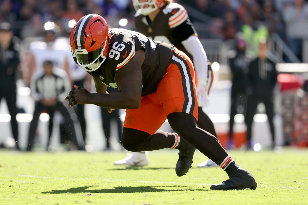 RapSheet's tweet photo. The #Browns and standout DT Maliek Collins have agreed to terms on a 2-year extension for $30M with $23M in total guarantees,  agent Drew Rosenhaus tells me and @AdamSchefter. https://t.co/rIJIcfP2DF