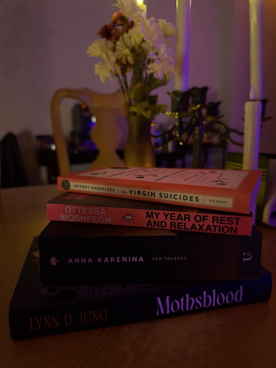 Luna_Reads_'s tweet photo. book haul 🙂‍↕️ https://t.co/FzgeX5Cqfa
