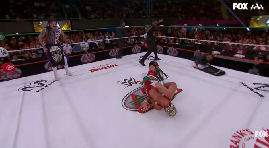 ADPSHOWOFICIAL's tweet photo. 🚨💥 ¡COMIENZA CON POLÉMICA EL MEGACAMPEONATO EN #AAAHeroesInmortales!

🪑 ¡Dorian Roldán golpea con una silla a El Grande Americano desde el inicio de la lucha! 😱

🏆 El Grande Americano 🆚 Dominik Mysterio

⚖️ Réferi: Adrian Butler.

¡Esto comienza caliente! 🔥

#AAAHeroesInmortales #adpshow #ElGrandeAmericano #DominikMysterio #DorianRoldan