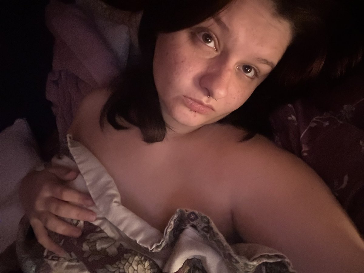 princesslottes's tweet photo. goodnight freaknation😚 send while i sleep <3 https://t.co/GDwsh1Jmqb