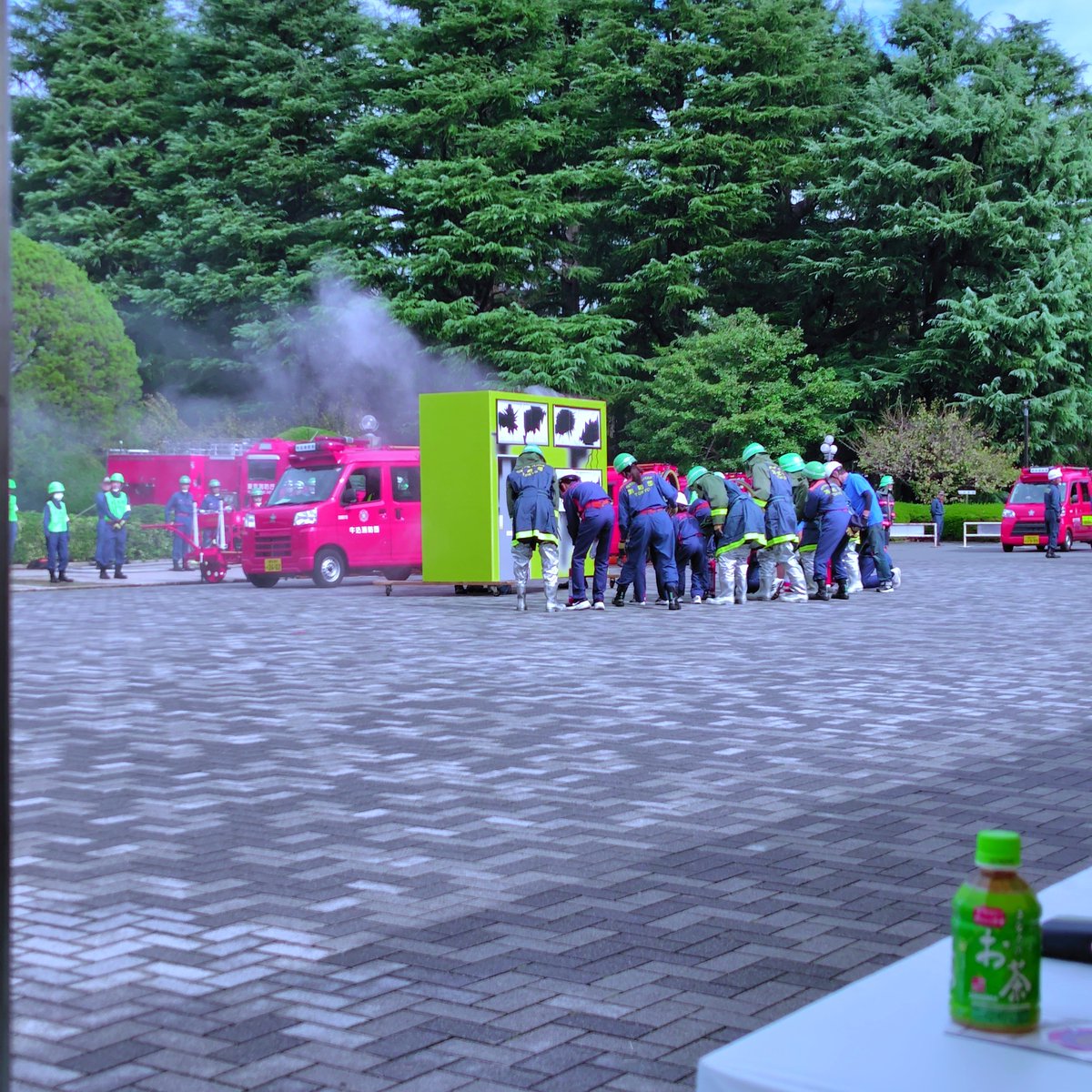 yoshizumi_ken's tweet photo. 新宿区消防団点検が開催されました

四谷消防団、牛込消防団、新宿消防団の３団合同で日ごろの訓練の成果を披露してくださいました

町会と消防少年団の合同訓練、さらには消防団も加わった訓練など、盛りだくさんの点検となりました

災害に備えた実践的訓練でした
#防災対策　#吉住健一　#新宿区長 https://t.co/sHGR9o2f6m