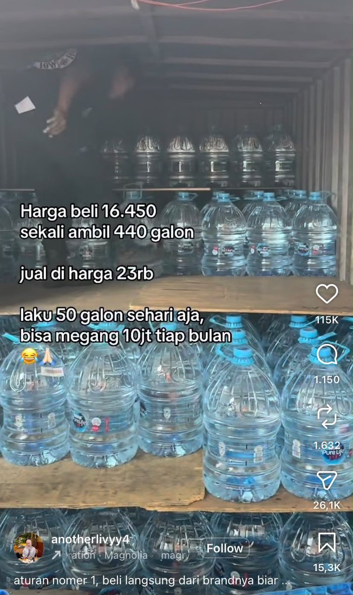 LambeSahamjja's tweet photo. sebuah ide bisnis dari netizen yaitu jualan galon

jadi gini guys,ada netizen bikin video soal ide usaha jualan galon air

dia bilang harga beli 16.450 per galon
sekali ambil bisa sampe 440 galon

dijual lagi di harga 23 ribu

katanya kalau laku 50 galon sehari aja, bisa megang 10 juta tiap bulan

cek hitungannya
untung per galon: 23.000 dikurangi 16.450 = 6.550

50 galon sehari dikali 6.550 = sekitar 327.500 per hari

sebulan (30 hari) sekitar 9,8 juta, jadi angka “10 juta” lumayan nyambung

modal sekali ambil: 440 galon dikali 16.450 = sekitar 7,2 juta

440 galon habis dalam sekitar 9 hari kalau laku 50 per hari