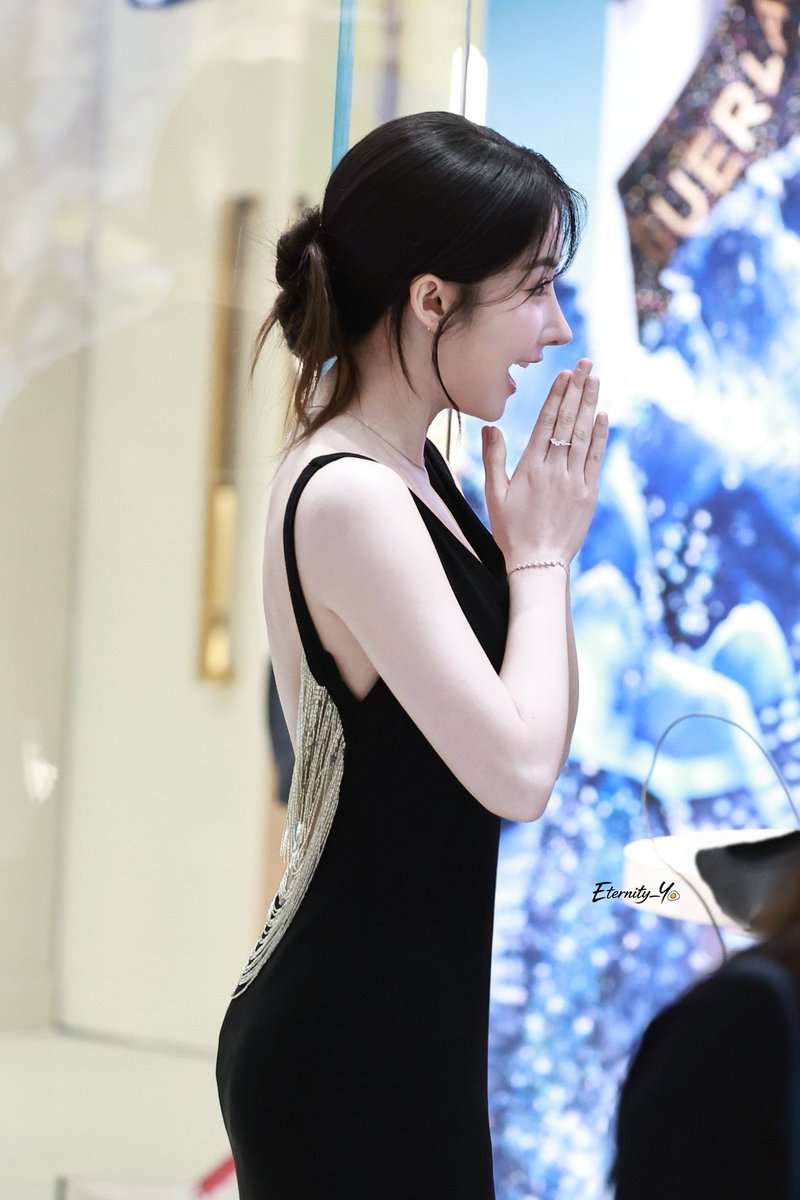 Dawn6ct0's tweet photo. This is where everyone will see Yoko at every event.She has a truly unique charm.

APASRA NICHP EFW26 
#YokoatEFW26ICONSIAM https://t.co/3L5gmsmfsQ