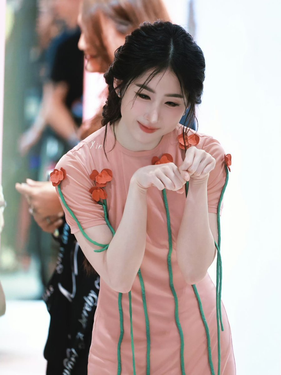 Dawn6ct0's tweet photo. This is where everyone will see Yoko at every event.She has a truly unique charm.

APASRA NICHP EFW26 
#YokoatEFW26ICONSIAM https://t.co/3L5gmsmfsQ