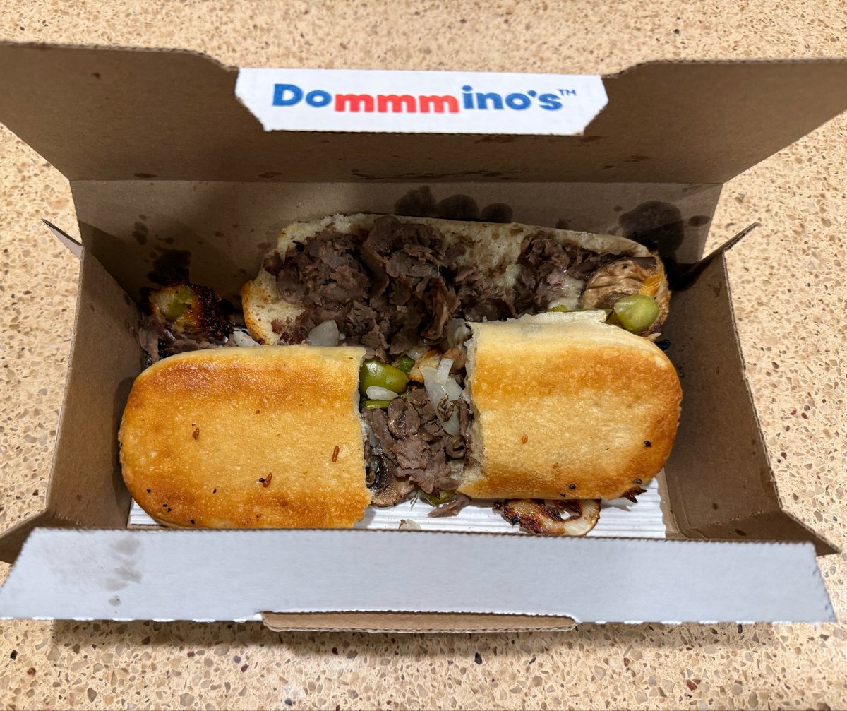TimmyTechTV's tweet photo. So @dominos 

Do you feel like this is what $11 + delivery should look like? https://t.co/3VnHgBYufd
