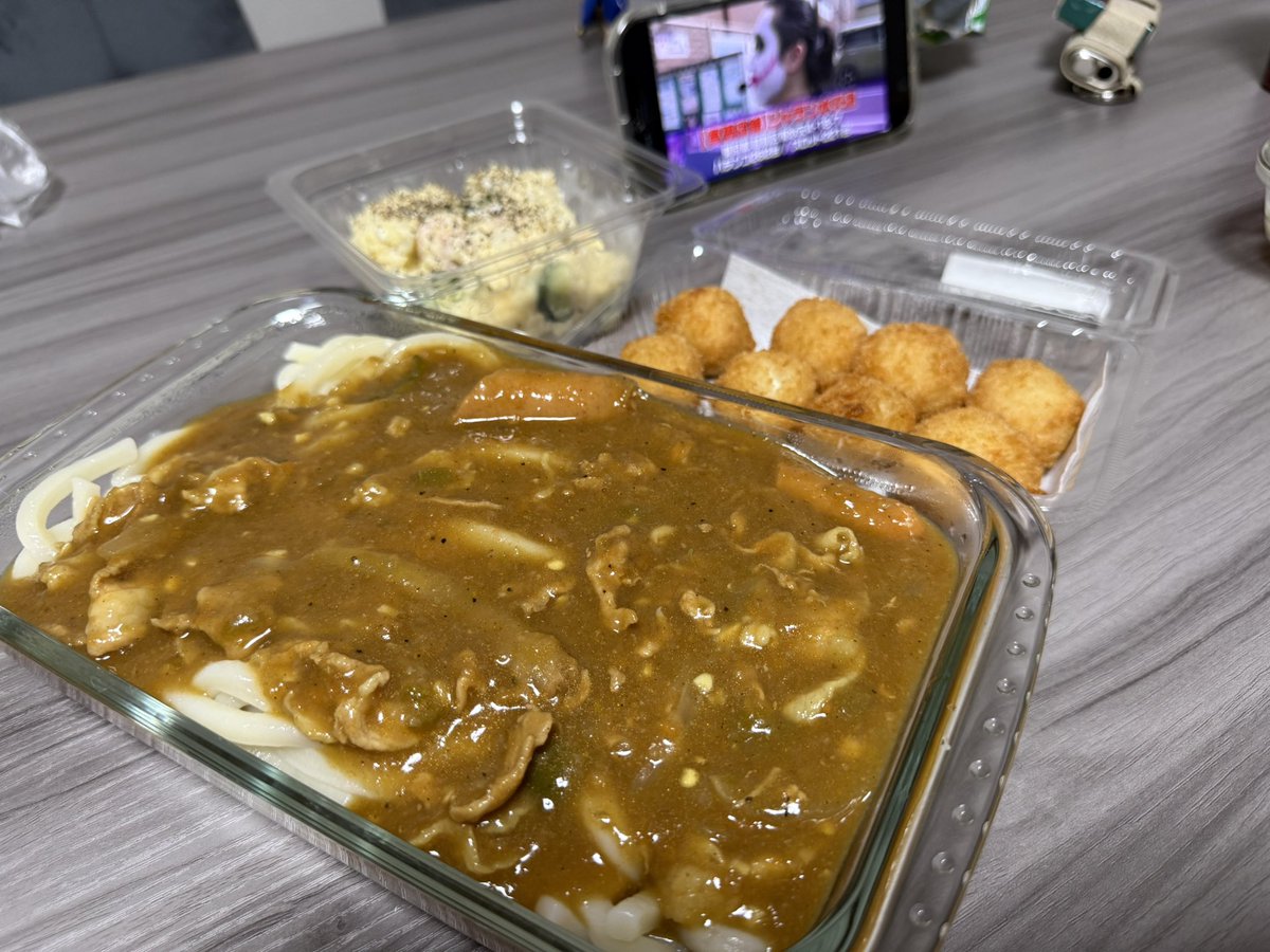 RichanMaple's tweet photo. カレーうどんとうずらとポテサラ😊 https://t.co/hlOcB2ZMAW